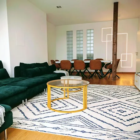 Exklusive Familienresidenz Mit Dachterrasse, Sauna Und Entertainment